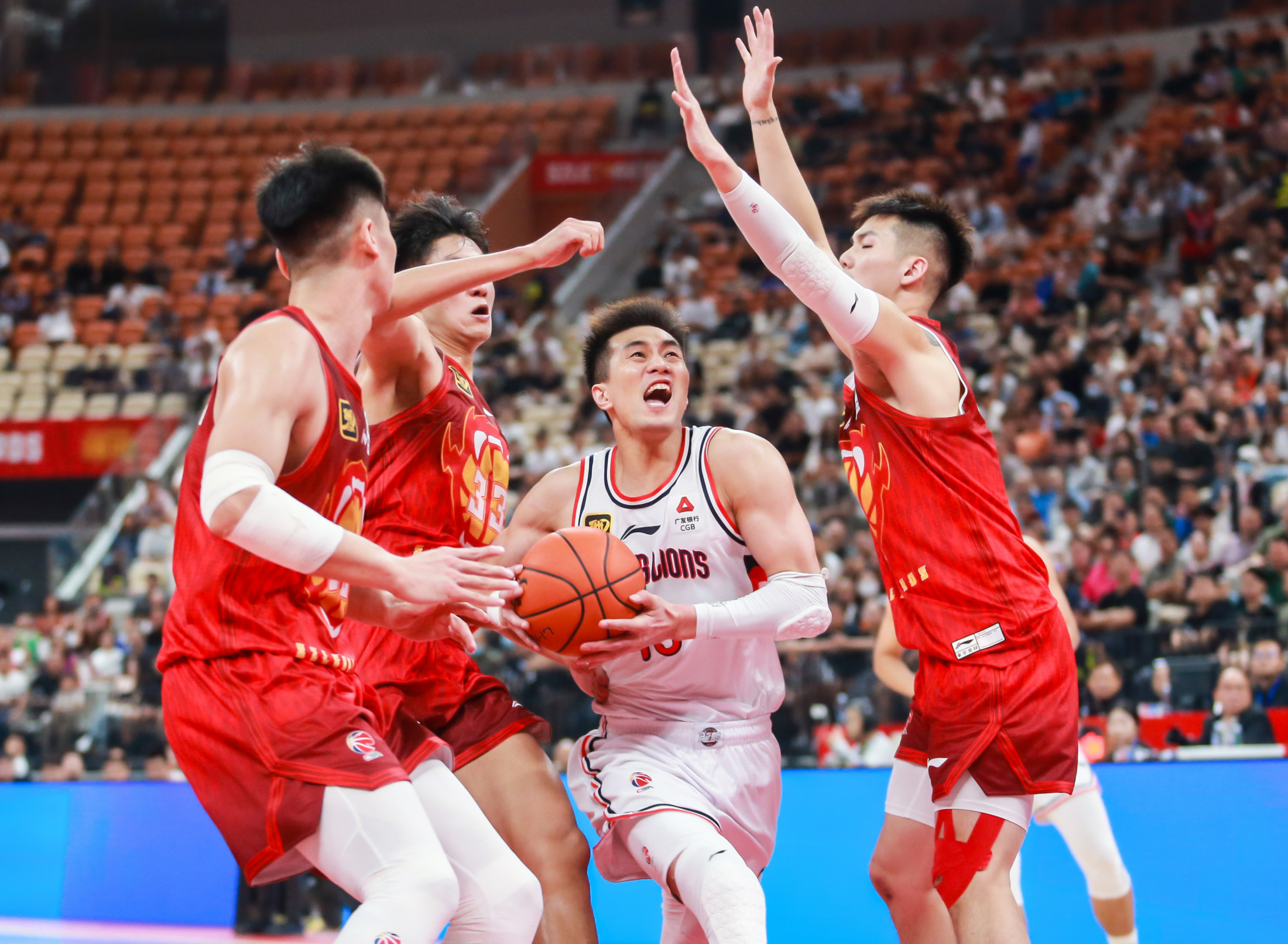 中超今夜走向成谜，广州队遗憾出局，目标明确，身体对抗强度拉满-爱游戏官网网页版入口