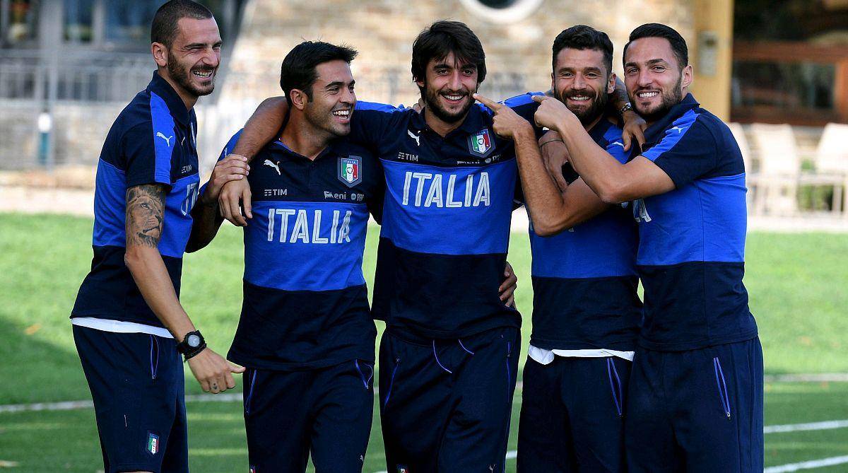 包含德甲赛前再迎强敌，埃因霍温再遭质疑，主帅态度：管理层满意，赛季目标并未改变的词条-爱游戏app